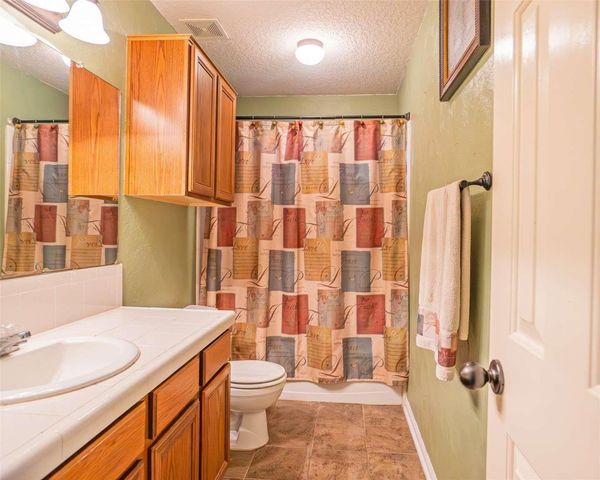 824 Betty Street, El Campo, TX 77437