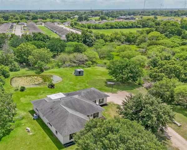 824 Betty Street, El Campo, TX 77437