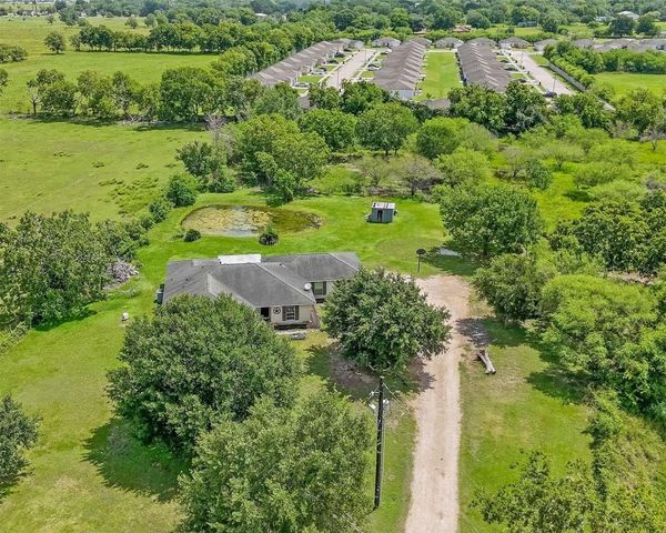 824 Betty Street, El Campo, TX 77437
