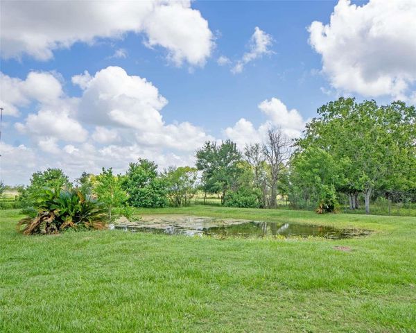 824 Betty Street, El Campo, TX 77437