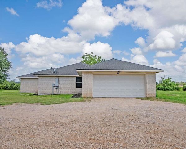 824 Betty Street, El Campo, TX 77437