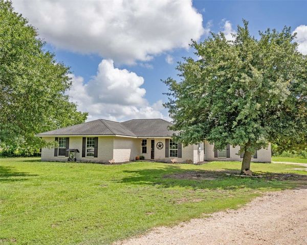 824 Betty Street, El Campo, TX 77437