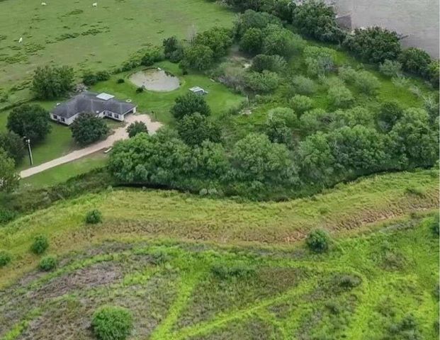 824 Betty Street, El Campo, TX 77437