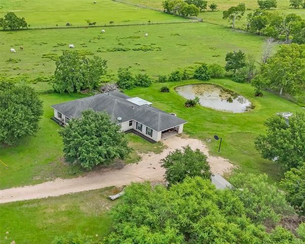 824 Betty Street, El Campo, TX 77437