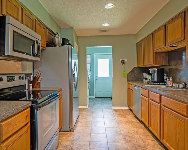 824 Betty Street, El Campo, TX 77437