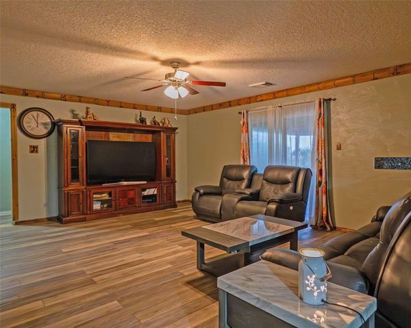 824 Betty Street, El Campo, TX 77437