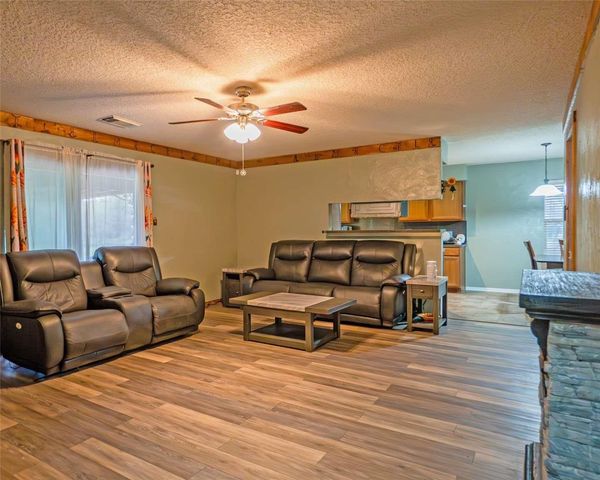 824 Betty Street, El Campo, TX 77437