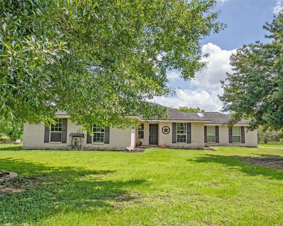824 Betty Street, El Campo, TX 77437