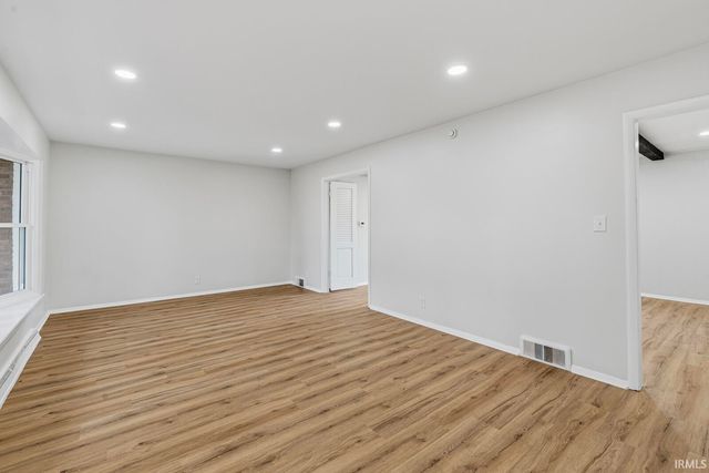 126 Woodhill Lane, South Bend, IN 46619