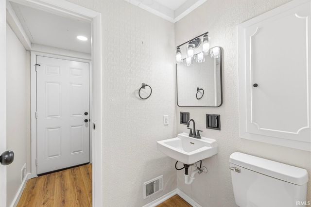 126 Woodhill Lane, South Bend, IN 46619