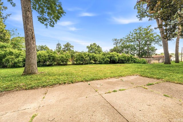 126 Woodhill Lane, South Bend, IN 46619