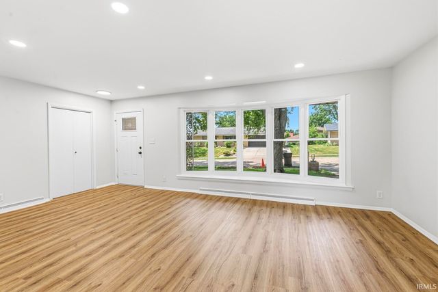 126 Woodhill Lane, South Bend, IN 46619