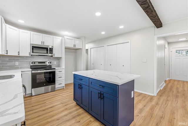 126 Woodhill Lane, South Bend, IN 46619