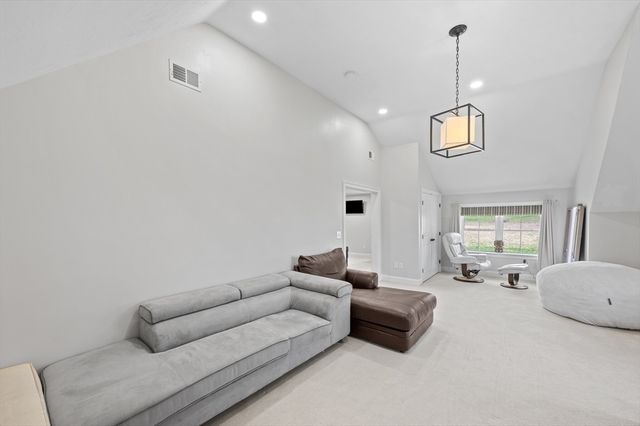 596 South St, Shrewsbury, MA 01545