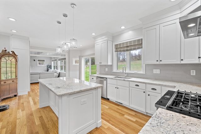 596 South St, Shrewsbury, MA 01545