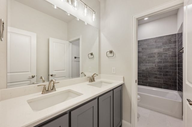 204 Sweetwater Drive, Commerce, TX 75428