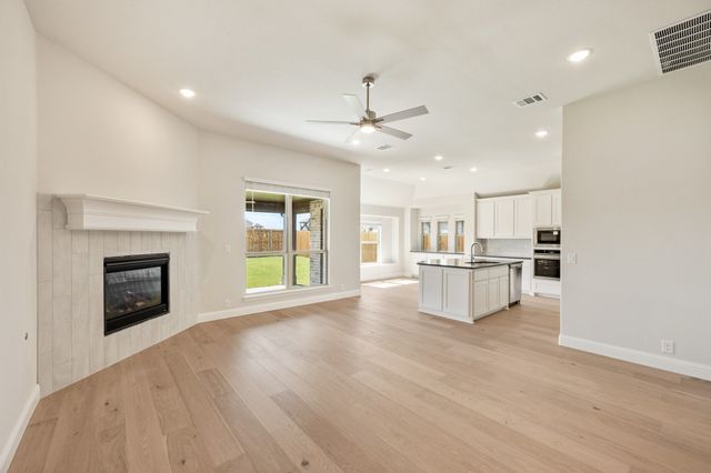 204 Sweetwater Drive, Commerce, TX 75428
