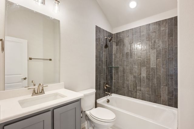 204 Sweetwater Drive, Commerce, TX 75428