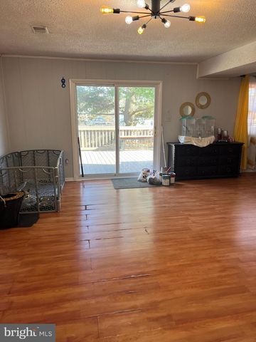 410 HUMMER CT, Sterling, VA 20164