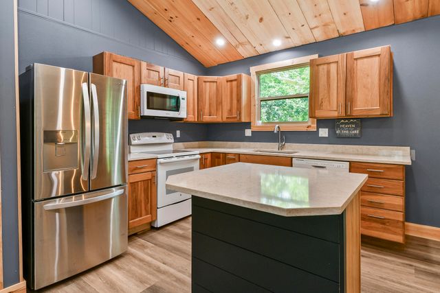 36 Shady Place Lane, Blue Eye, MO 65611