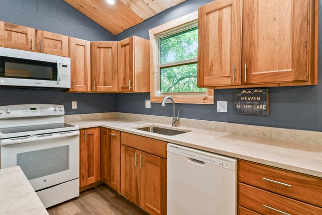 36 Shady Place Lane, Blue Eye, MO 65611