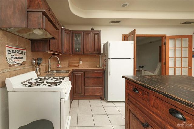1580 Florida Avenue, Mercedes, TX 78570