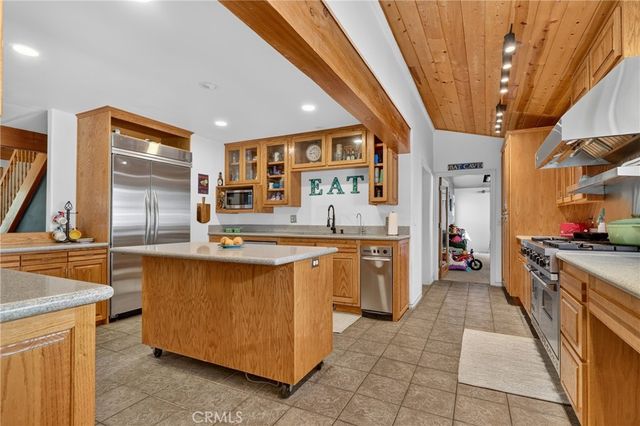 77 Park Drive, Running Springs, CA 92382