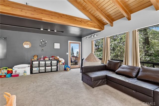 77 Park Drive, Running Springs, CA 92382