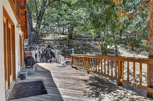 77 Park Drive, Running Springs, CA 92382