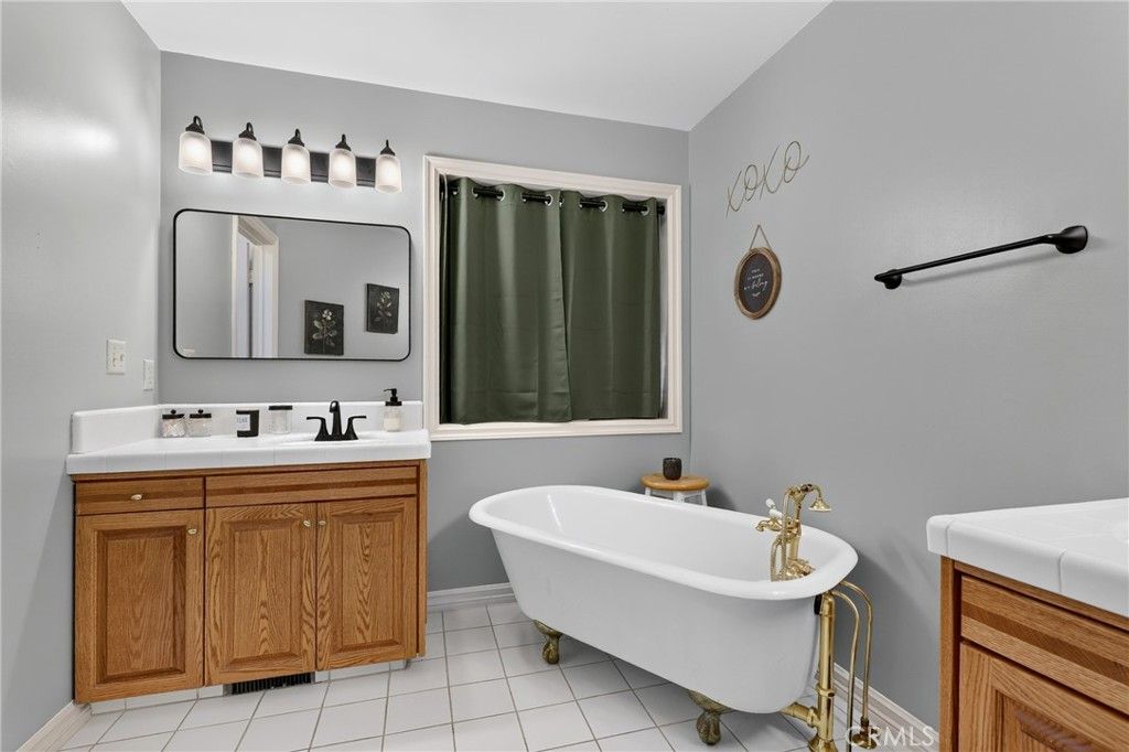 Image 23 of property listing at 77 Park, Running Springs, CA 92382