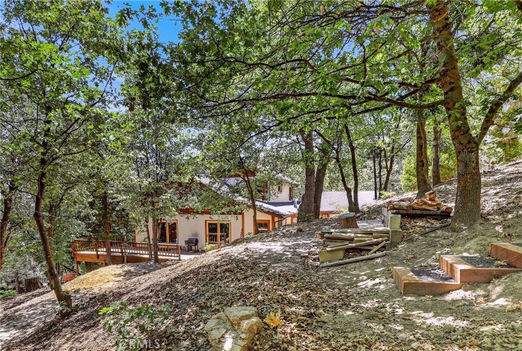 Image 4 of property listing at 77 Park, Running Springs, CA 92382