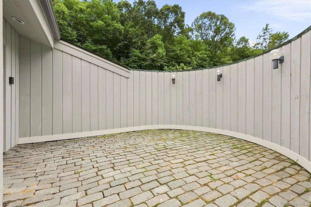 31 Boswell Road, Putnam Valley, NY 10579 — photo 2