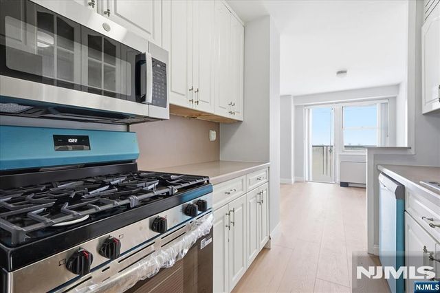 6600 Boulevard East 15D, West New York, NJ 07093