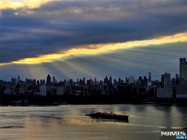 6600 Boulevard East 15D, West New York, NJ 07093