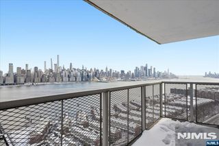 6600 Boulevard East 15D, West New York, NJ 07093