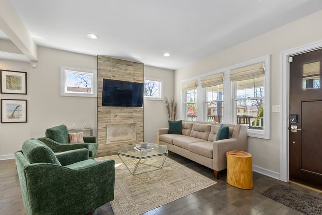 10459 S Troy Street, Chicago, IL 60655