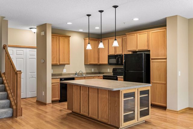 4765 Victor Path 9, Hugo, MN 55038