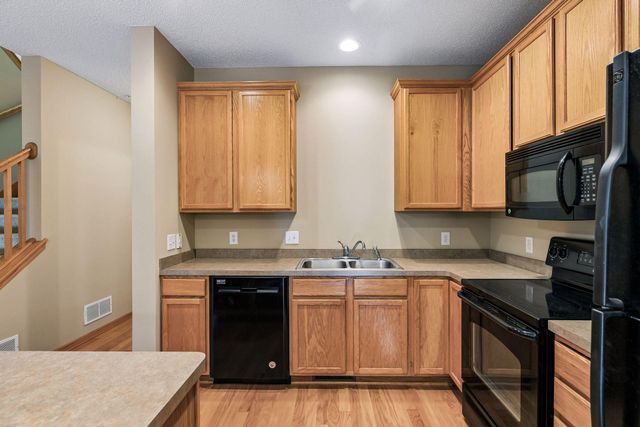 4765 Victor Path 9, Hugo, MN 55038