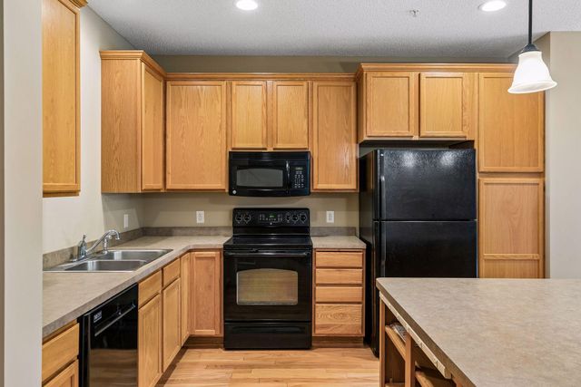 4765 Victor Path 9, Hugo, MN 55038
