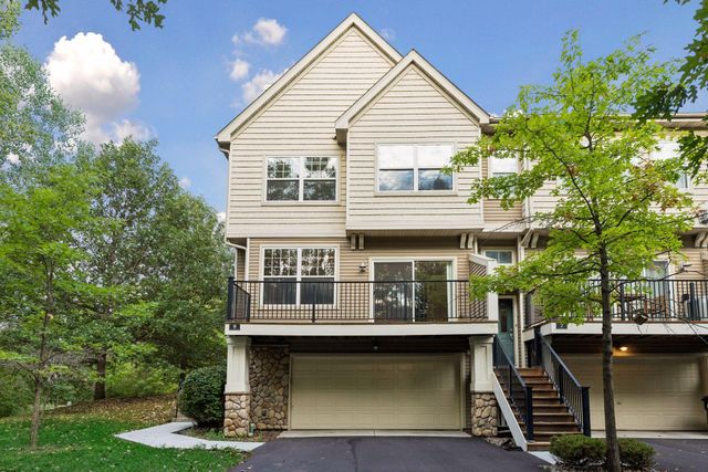 4765 Victor Path 9, Hugo, MN 55038