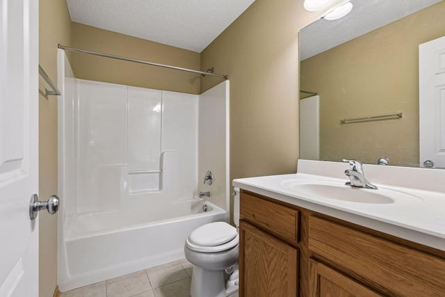 4765 Victor Path 9, Hugo, MN 55038
