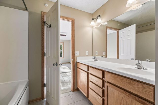 4765 Victor Path 9, Hugo, MN 55038