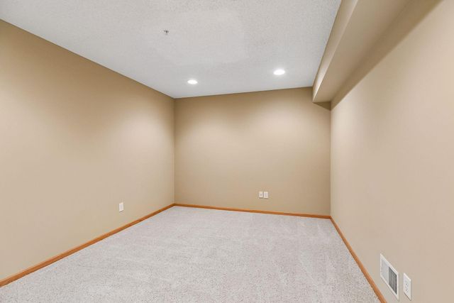 4765 Victor Path 9, Hugo, MN 55038