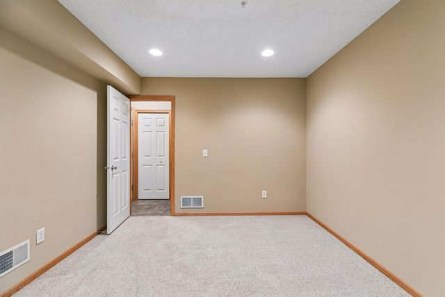 4765 Victor Path 9, Hugo, MN 55038