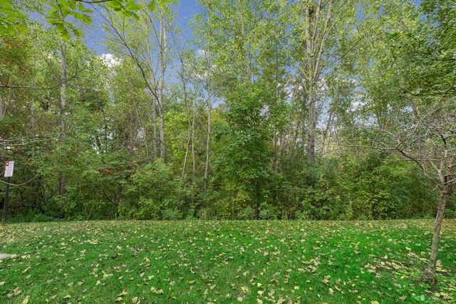 4765 Victor Path 9, Hugo, MN 55038