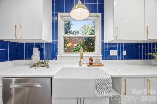 1941 Bentley Place, Charlotte, NC 28205