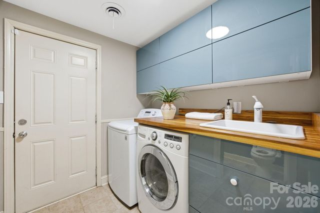 1941 Bentley Place, Charlotte, NC 28205
