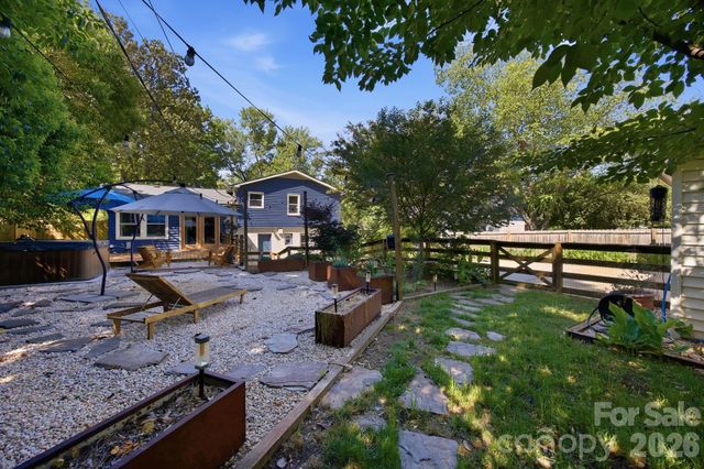 1941 Bentley Place, Charlotte, NC 28205