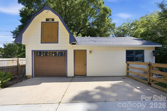 1941 Bentley Place, Charlotte, NC 28205