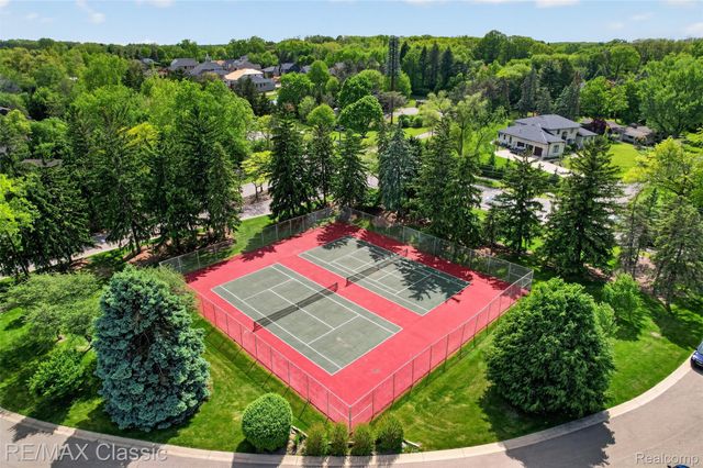 2061 Burgundy Street, West Bloomfield Charter Township, MI 48323